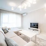 La Luxury غولدن ساندز