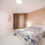 La Luxury Golden Sands